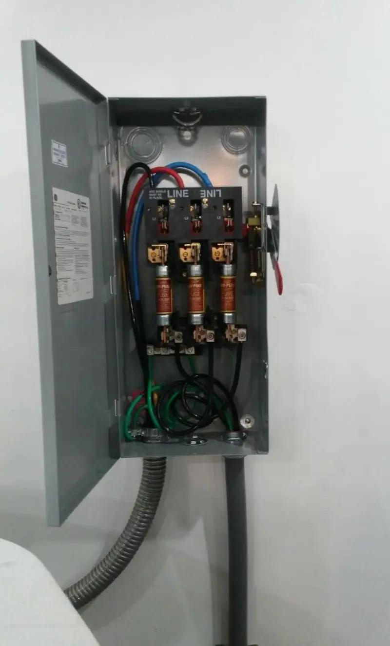 Three-phase disconnect switch installed for Smoke Detector Installation in Oil City